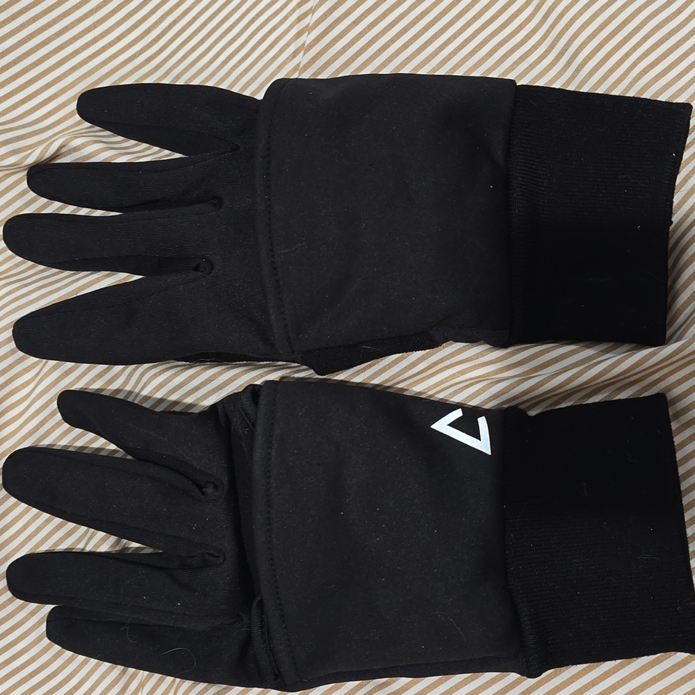 Wind resistant  black gloves!